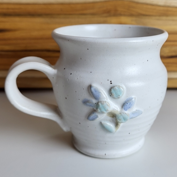 10oz White Speckled Floral Pottery Mug - Picture 10 of 10
